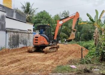 Warga dan Orangtua Siswa Urunan Bangun Jalan Timbunan
