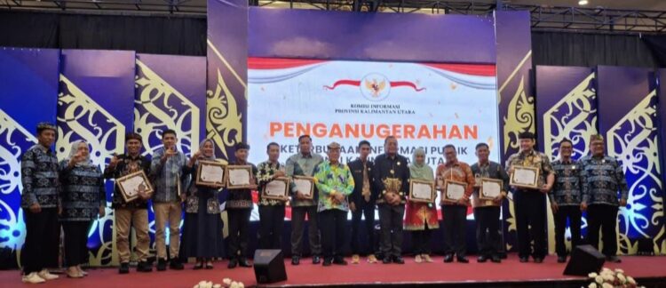 DKISP dan Dinkes Tarakan Masuk Lima Besar, Momen KI Gelar Malam Penganugerahan Keterbukaan Informasi Publik Kaltara