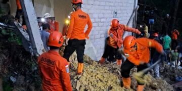 Begini Detik-Detik Pencarian Korban Tertimbun Longsor di RT 15 Karang Anyar Kota Tarakan