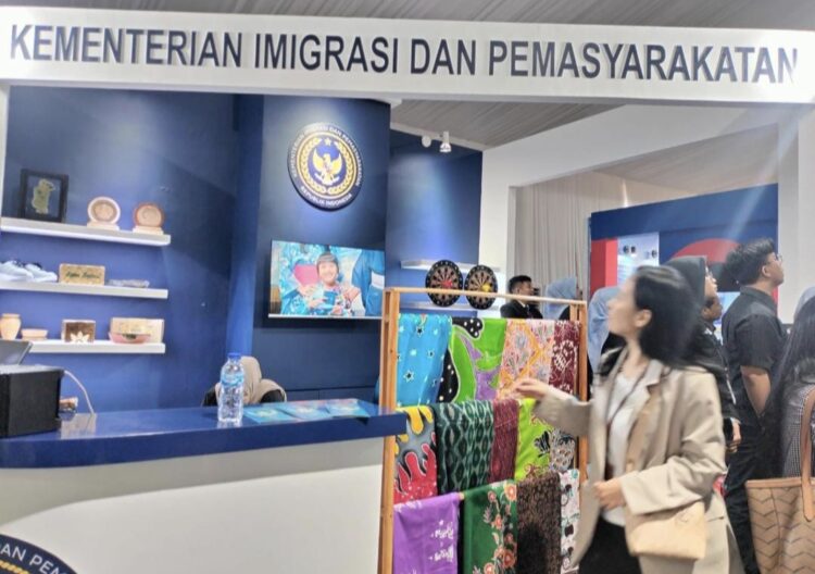 Membanggakan! Batik Karya Warga Binaan Lapas Tarakan Diborong di Momen Pameran Kampung Hukum 2025