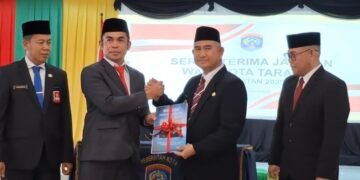 Sertijab Wali Kota Tarakan Dokter Khairul dan PJ Wali Kota Tarakan Bustan,  Sempat Cipika Cipiki