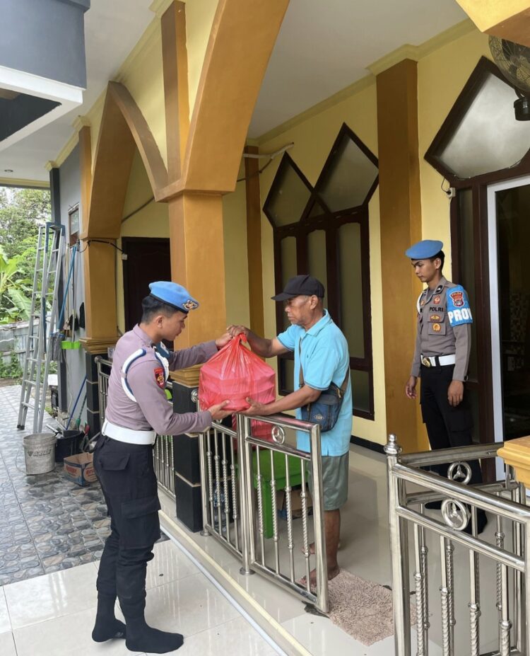 Momen Berbagi Berkah Bidpropam Polda Kaltara Sasar Masjid Al-Muhajirin Tanjung Selor
