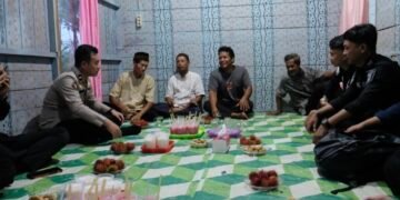 Rajut Kebersamaan Melalui Buka Puasa Bersama Personel Bidhumas Polda Kaltara dengan Tokoh Masyarakat Desa Tanjung Buka