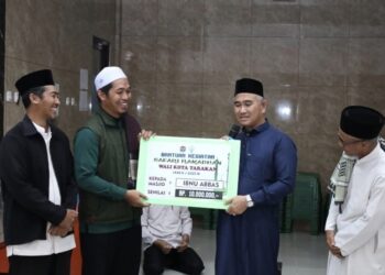 Safari Ramadan ke Masjid Ibnu Abbas, Rp10 Juta Diserahkan untuk Pengembangan Masjid