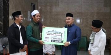 Safari Ramadan ke Masjid Ibnu Abbas, Rp10 Juta Diserahkan untuk Pengembangan Masjid