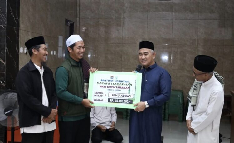 Safari Ramadan ke Masjid Ibnu Abbas, Rp10 Juta Diserahkan untuk Pengembangan Masjid