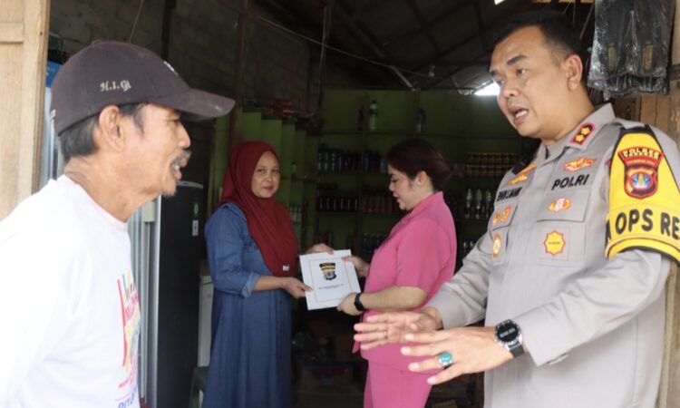 Kapolres Tarakan Serahkan Bantuan untuk Korban Kebakaran di Jembatan Bongkok