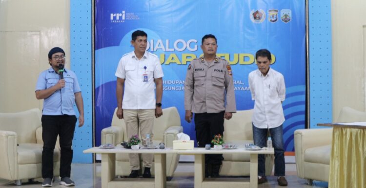 Dialog Publik RRI Kolaborasi PWI Tarakan: Kehidupan Pers dan Media Sosial, Bijak dan Bertanggung Jawab Jaga Kepercayaan Publik