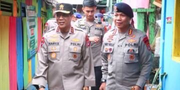 Kapolda Bersama Dansat Berimob Kaltara Tinjau Program Bedah Rumah di Tarakan