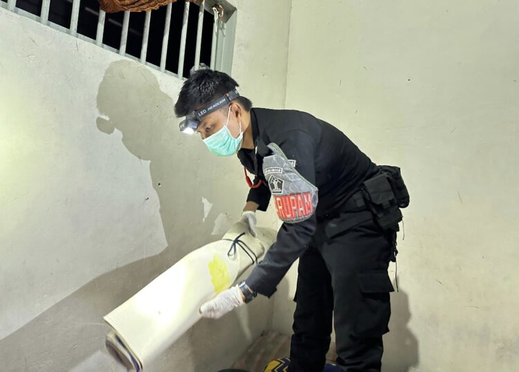 Deteksi Dini Risiko Gangguan Kamtib, Petugas Geledah Kamar Hunian Warga Binaan