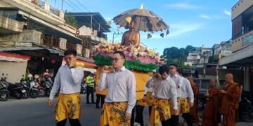 Rupang Buddha Dipindahkan, Umat Buddha Rangkai Perayaan Asadha Puja 2569 BE 2025