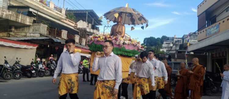 Rupang Buddha Dipindahkan, Umat Buddha Rangkai Perayaan Asadha Puja 2569 BE 2025
