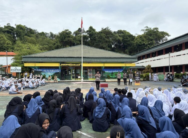 Polwan Polres Tarakan Gelar Rise and Speak di SMK Negeri 1 Tarakan