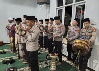 Tampil Memukau lewat Hadrah, Personel Hadrah Polres Tarakan Meriahkan  Maulid Nabi di Masjid Arroyyan