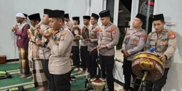Tampil Memukau lewat Hadrah, Personel Hadrah Polres Tarakan Meriahkan  Maulid Nabi di Masjid Arroyyan