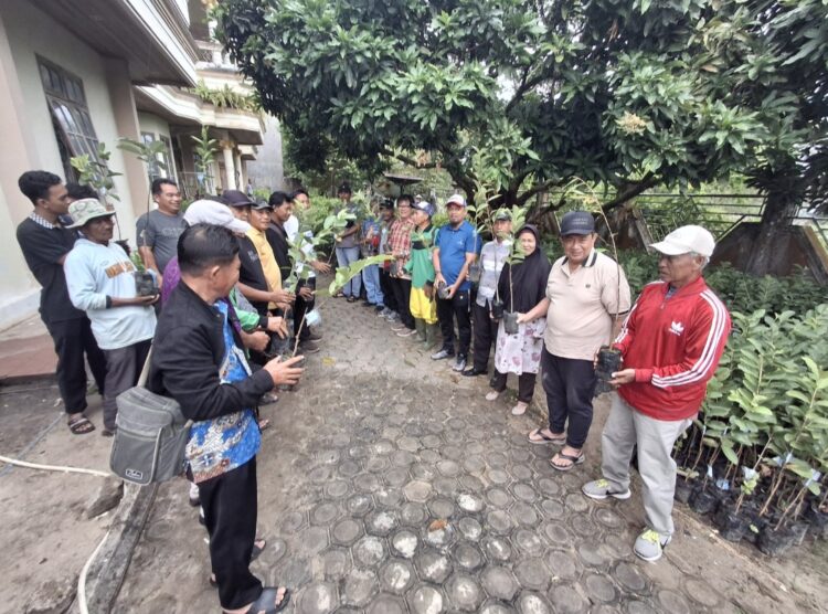 Anggota DPR RI Dapil Kaltara  H. Hasan Saleh Salurkan 25.000 Bibit ke Kelompok Tani Tarakan