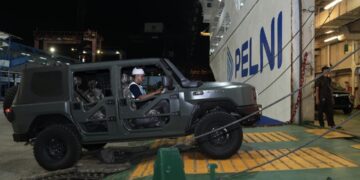Kapal 3in1 PELNI Angkut Kendaraan Taktis Buatan Pindad