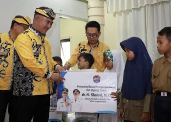 Puluhan Siswa SD SMP Terima Bantuan Peralatan Sekolah, Wali Kota Tarakan Harapkan Terus Berprestasi