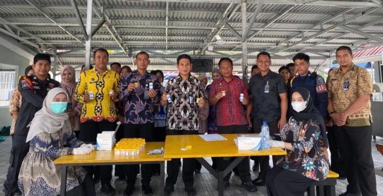 Komitmen Wujudkan Lapas Tarakan Zero Halinar, Petugas dan Warga Binaan Ikuti Test Urine Mendadak