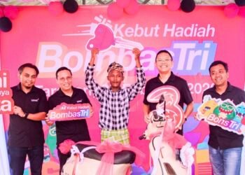 Vespa Diantar Langsung ke Kampung Nelayan! Pelanggan Tri di Tarakan Tak Sangka Jadi Pemenang Grand Prize