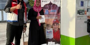 Pertamina Patra Niaga Regional Kalimantan Berbagi Takjil dan Sembako untuk Masyarakat Sebatik