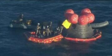 Kapsul Orion Mendarat di Lepas Pantai San Diego, Astronaut NASA Selesaikan Misi 10 Hari di Luar Angkasa