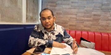 Kuasa Hukum Budhi Wong, Mukhlis Ramlan saat menyampaikan rilis kepada media terkait pelaporan tindak pidana yang melibatkan terlapor AWH terhadap kliennya. KALTARAUPDATE.COM