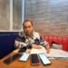 Kuasa Hukum Budhi Wong, Mukhlis Ramlan saat menyampaikan rilis kepada media terkait pelaporan tindak pidana yang melibatkan terlapor AWH terhadap kliennya. KALTARAUPDATE.COM