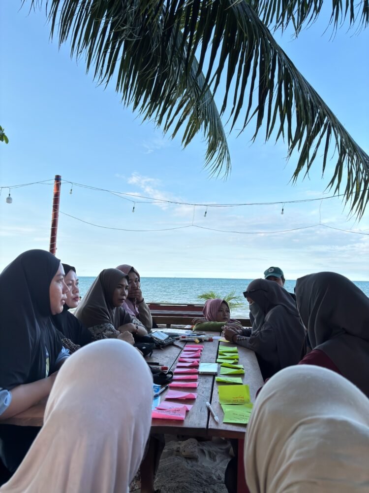 Perempuan Kampung Baru dan Tanah Kuning Belajar Membaca Perubahan di Sekitar Mereka