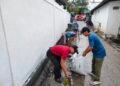 Gerakan Indonesia Asri Berlanjut, Kelurahan Lingkas Ujung Bersihkan Parit hingga Ruas Jalan Libatkan Warga