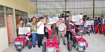 Hasan Saleh Salurkan Bantuan Alsintan untuk Petani Bulungan, Ada 20 Traktor dan 10 Pompa Air